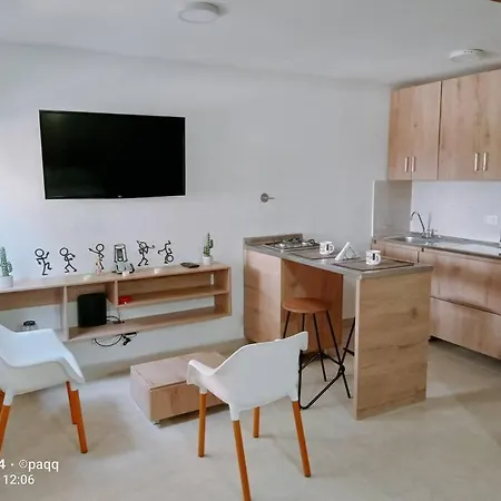 Couples Retreat In Laureles Estadio Private Studio, 1Br 1Bath Kit Medellín Extérieur photo