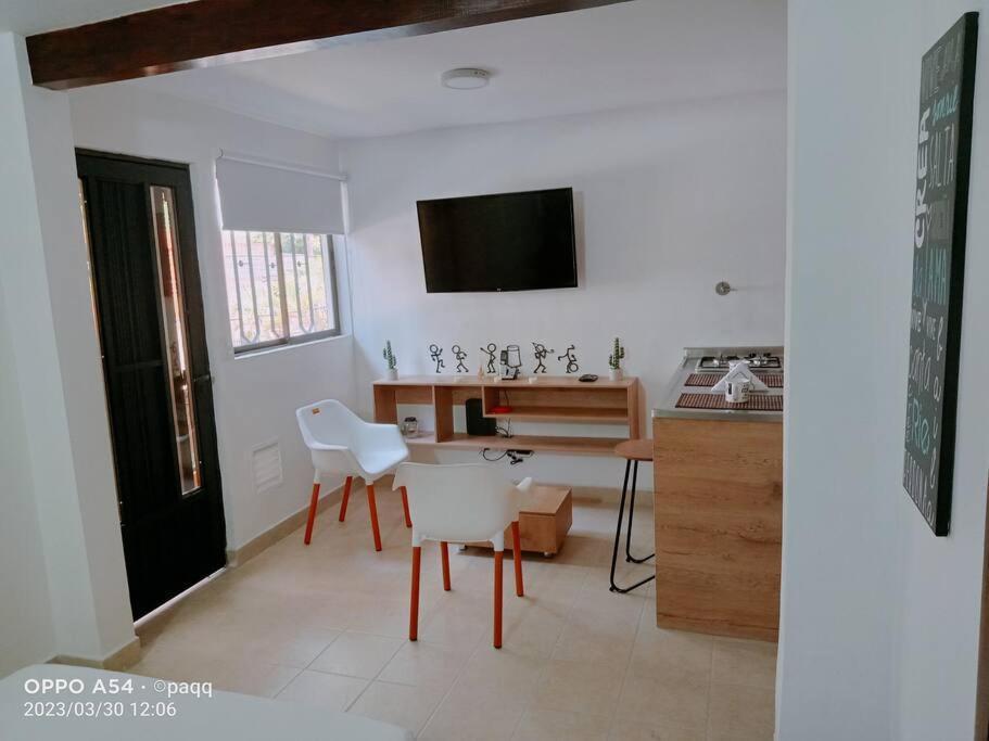Apartment Couples Retreat In Laureles Estadio Private Studio, 1br 1bath Kit *